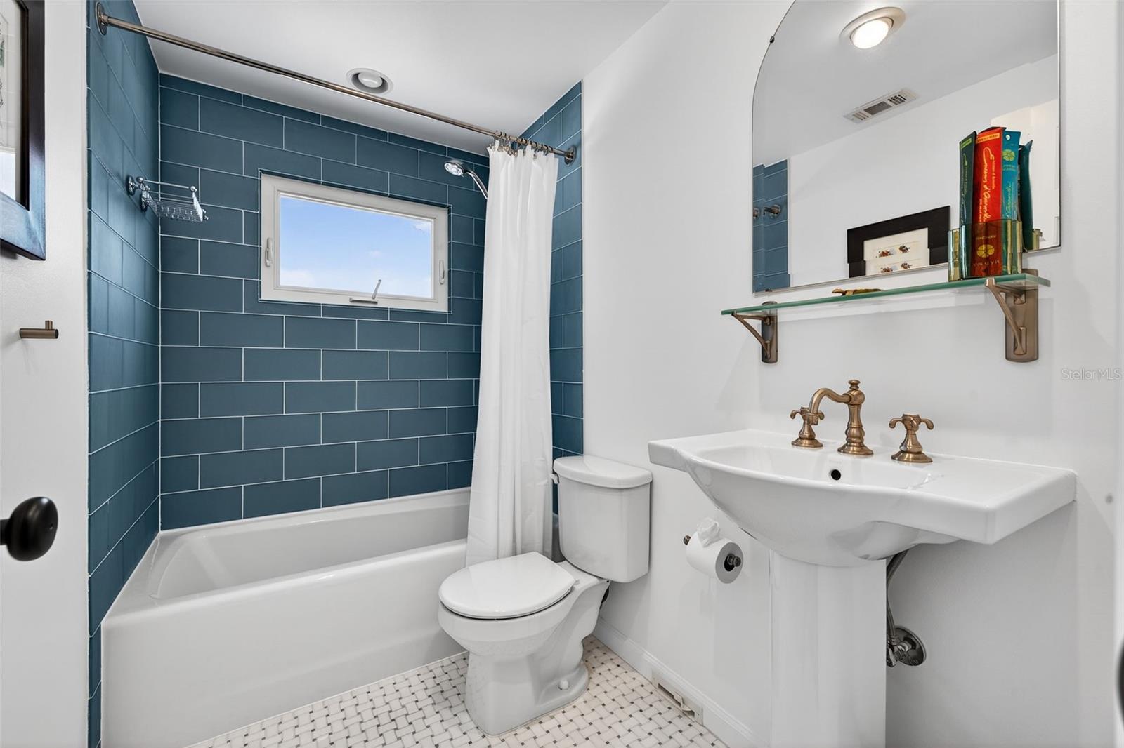 BAY CREST PARK - Residential