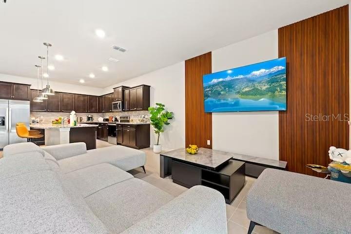 WINDSOR ISLAND RESIDENCE PH 2B - Residential