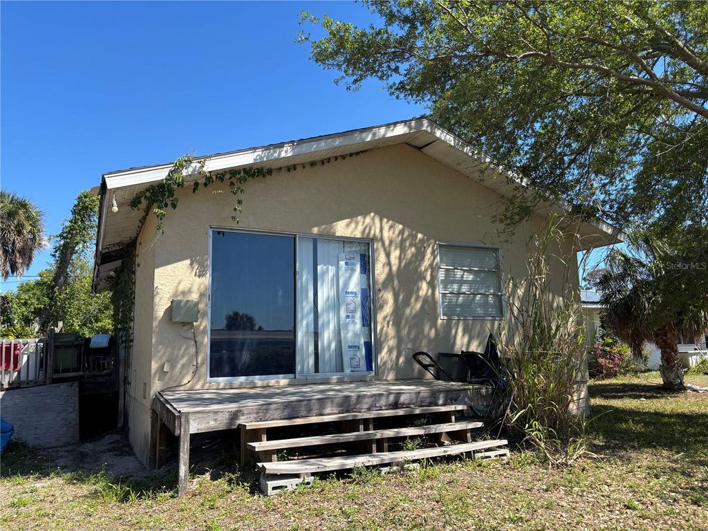 Photo of 1270 Oxford Drive, Englewood, FL 34223 (MLS # D6146693)