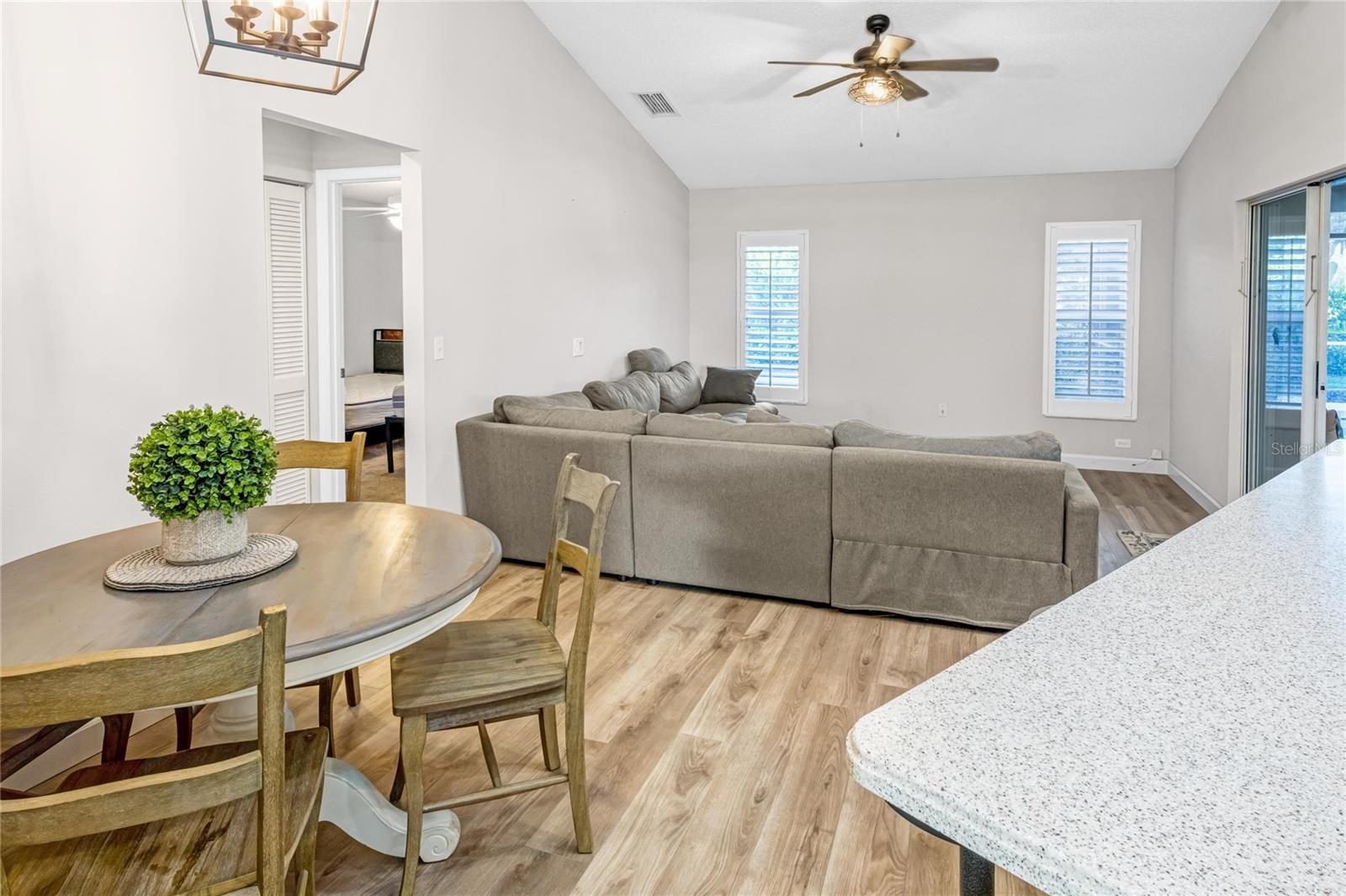 DEER HOLLOW - Residential