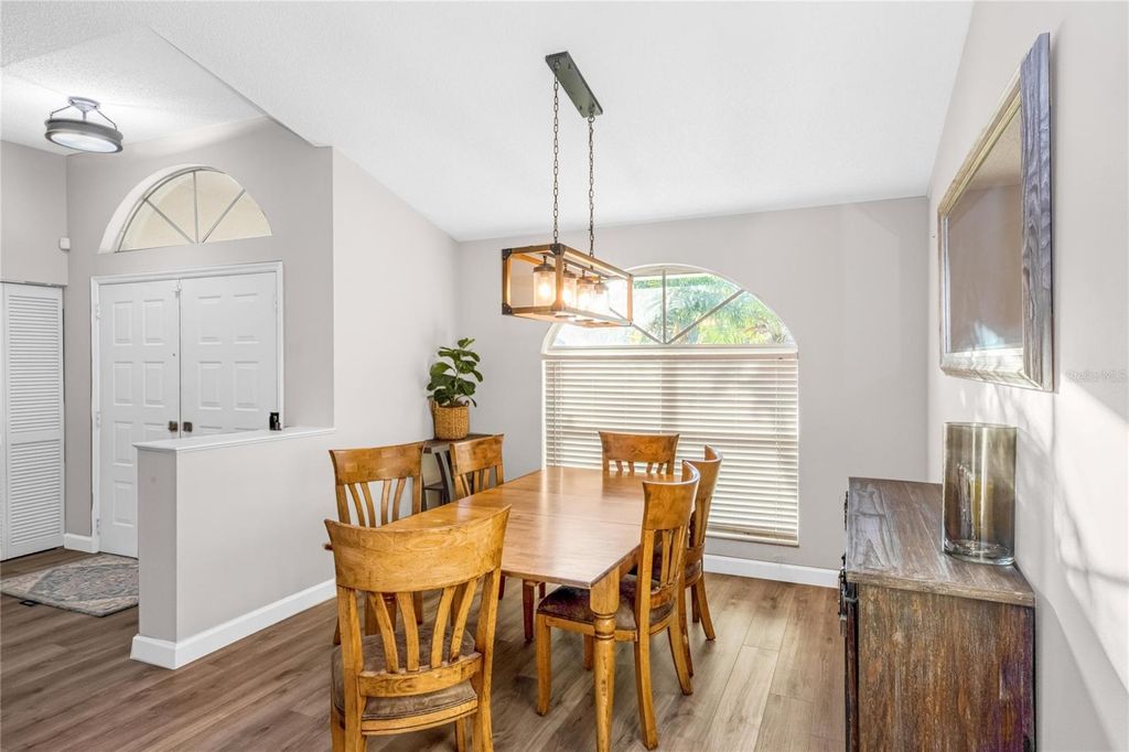 Sarasota Florida Homes for Sale 600k to 700k 83 Photo of 5495 Cynthia Lane, Sarasota, FL 34235 (MLS # A4662507)