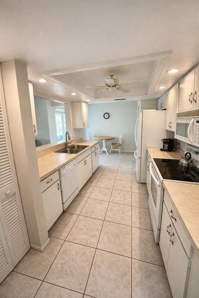 VILLAGE GREEN OF BRADENTON SC 7 - Residential