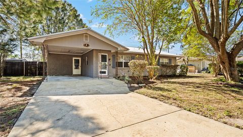 A home in WINTER HAVEN