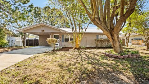 A home in WINTER HAVEN