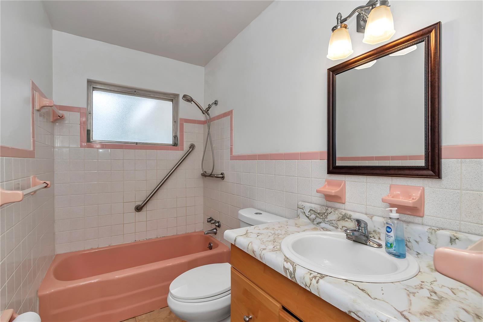 RAINBOW LAKES ESTATE - Residential