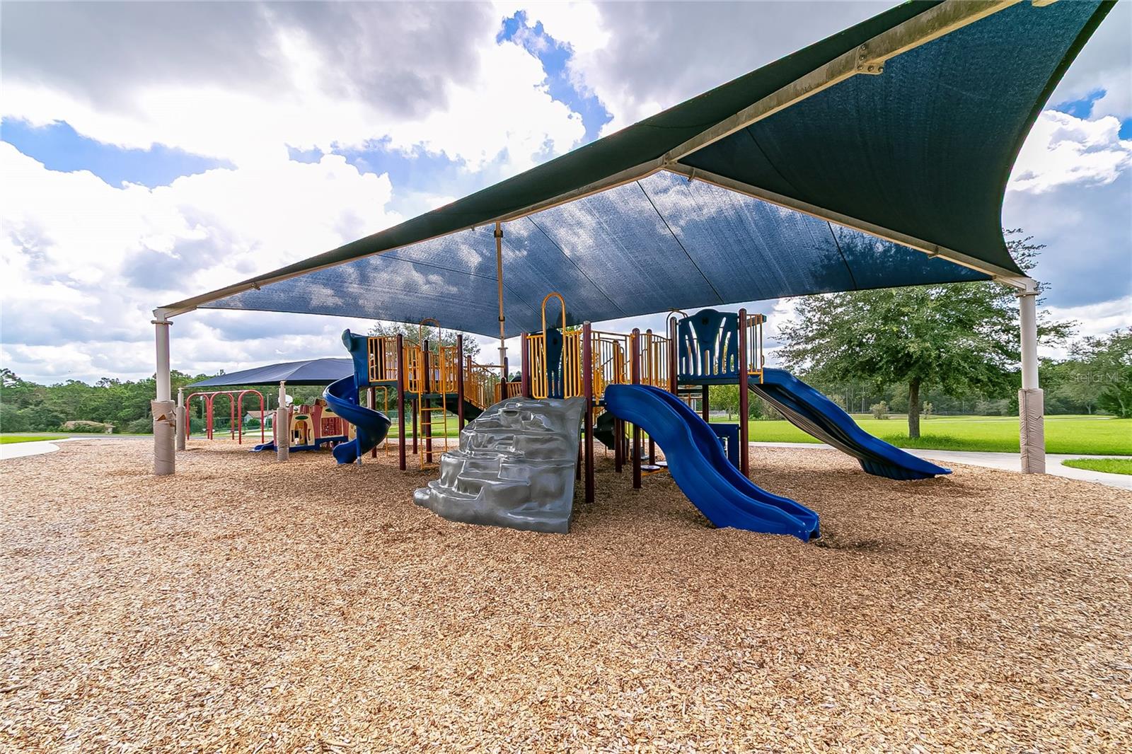 RAINBOW LAKES ESTATE - Residential