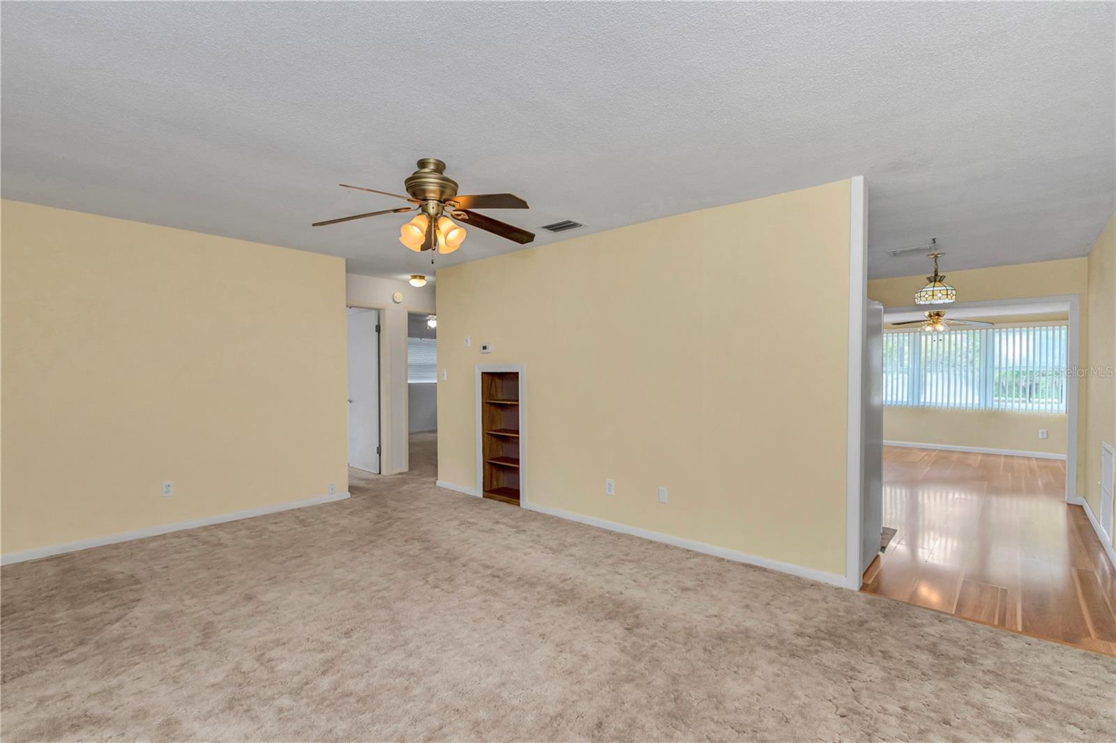 RAINBOW LAKES ESTATE - Residential