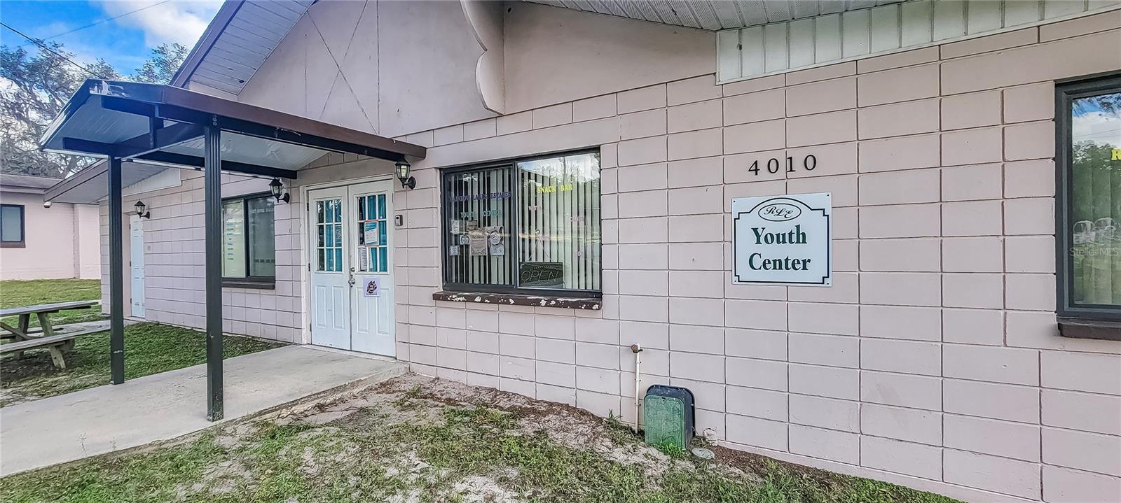 RAINBOW LAKES ESTATE - Residential