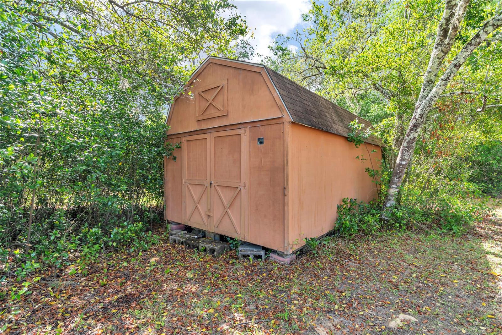 RAINBOW LAKES ESTATE - Residential