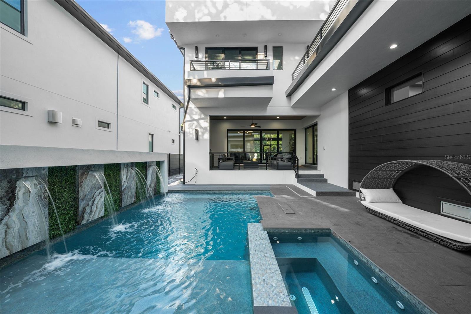 SUNSET PARK - Residential