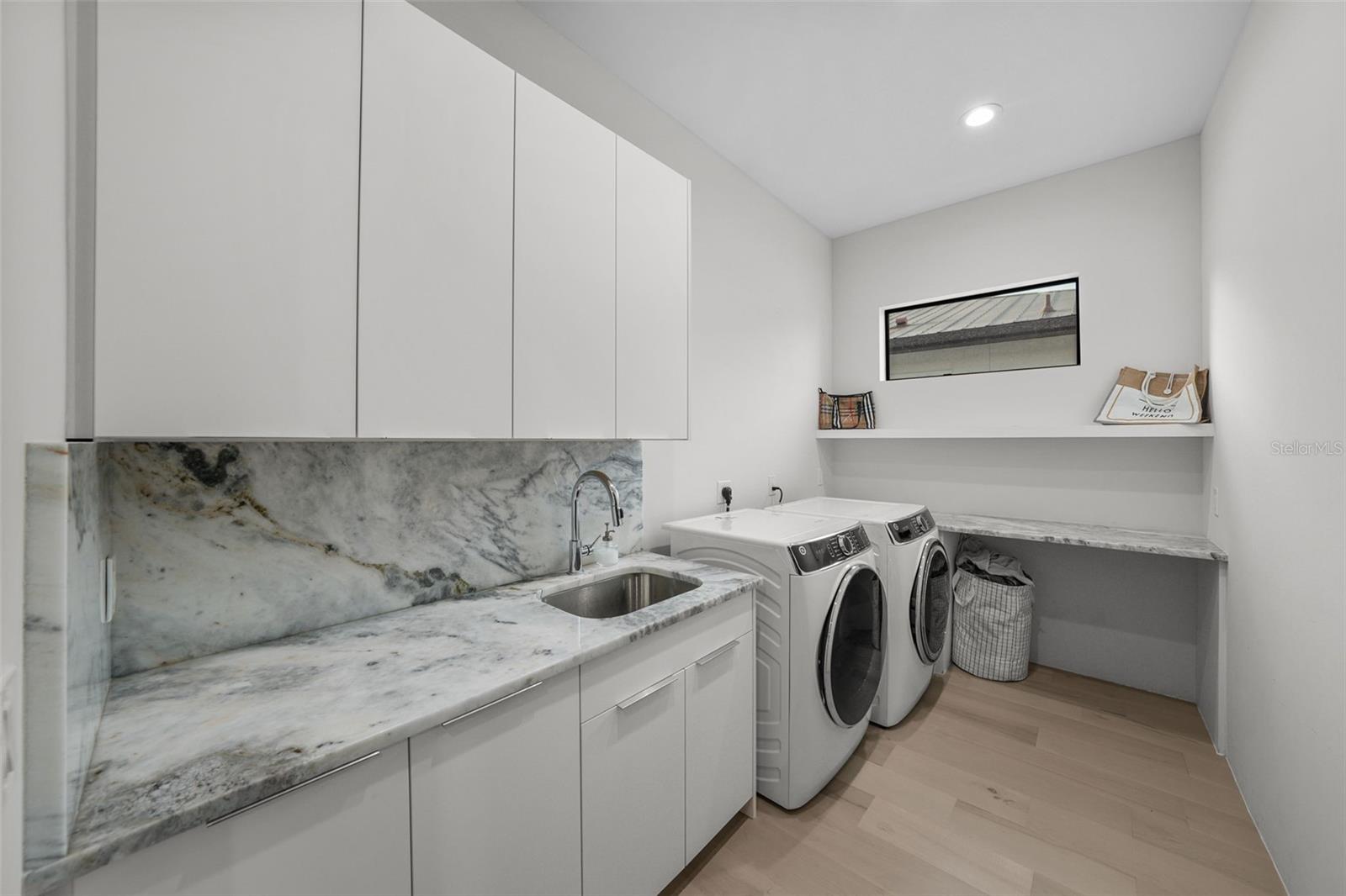 SUNSET PARK - Residential