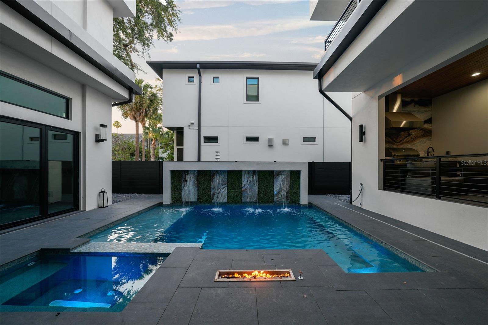 SUNSET PARK - Residential