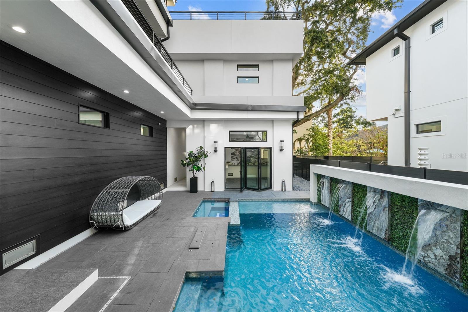 SUNSET PARK - Residential