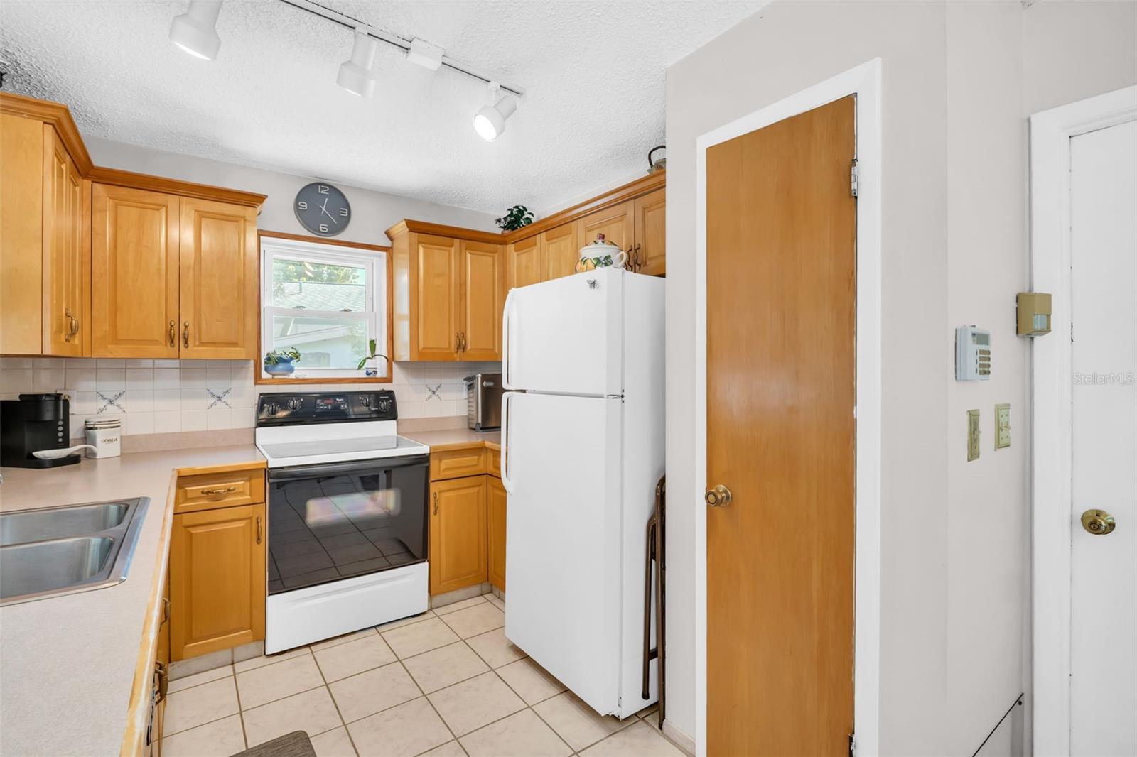BEACON GROVES UNIT 1 - Residential