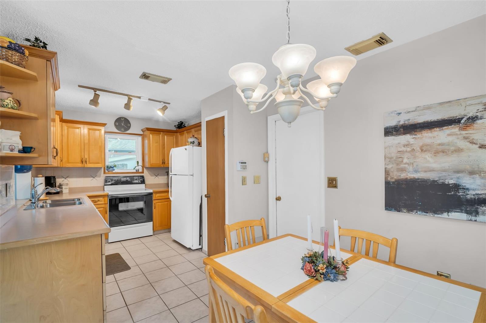 BEACON GROVES UNIT 1 - Residential