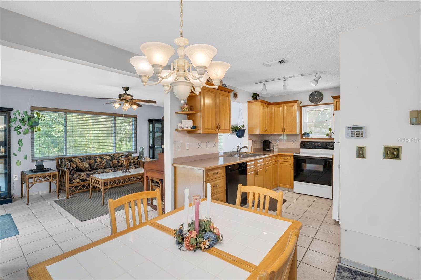 BEACON GROVES UNIT 1 - Residential