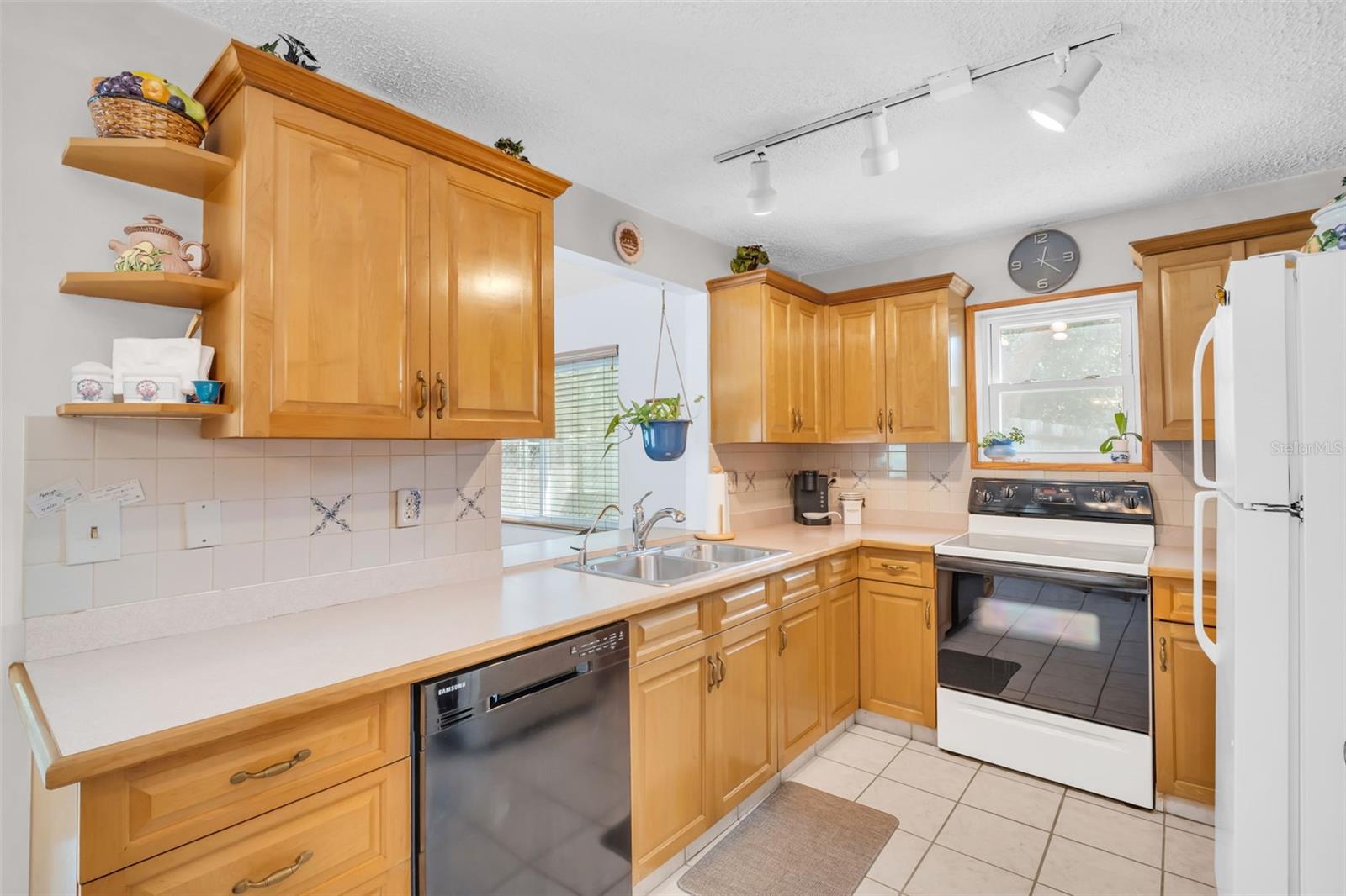 BEACON GROVES UNIT 1 - Residential