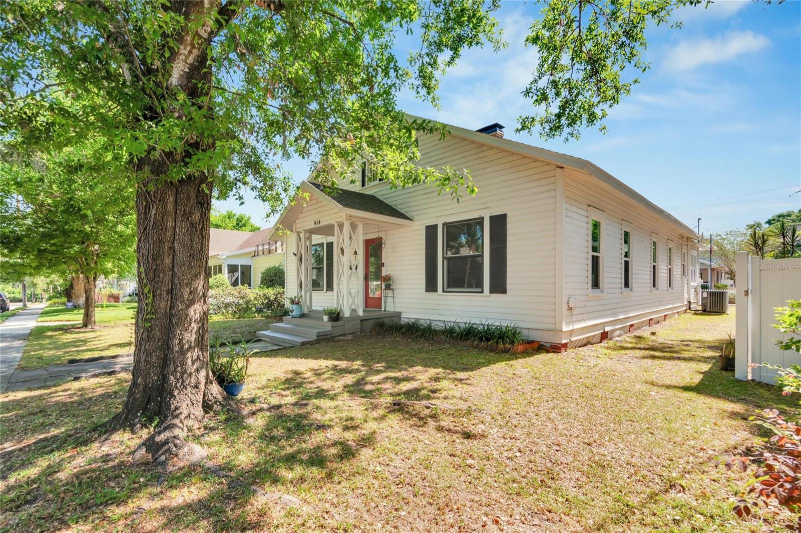 914 ROUX STREET