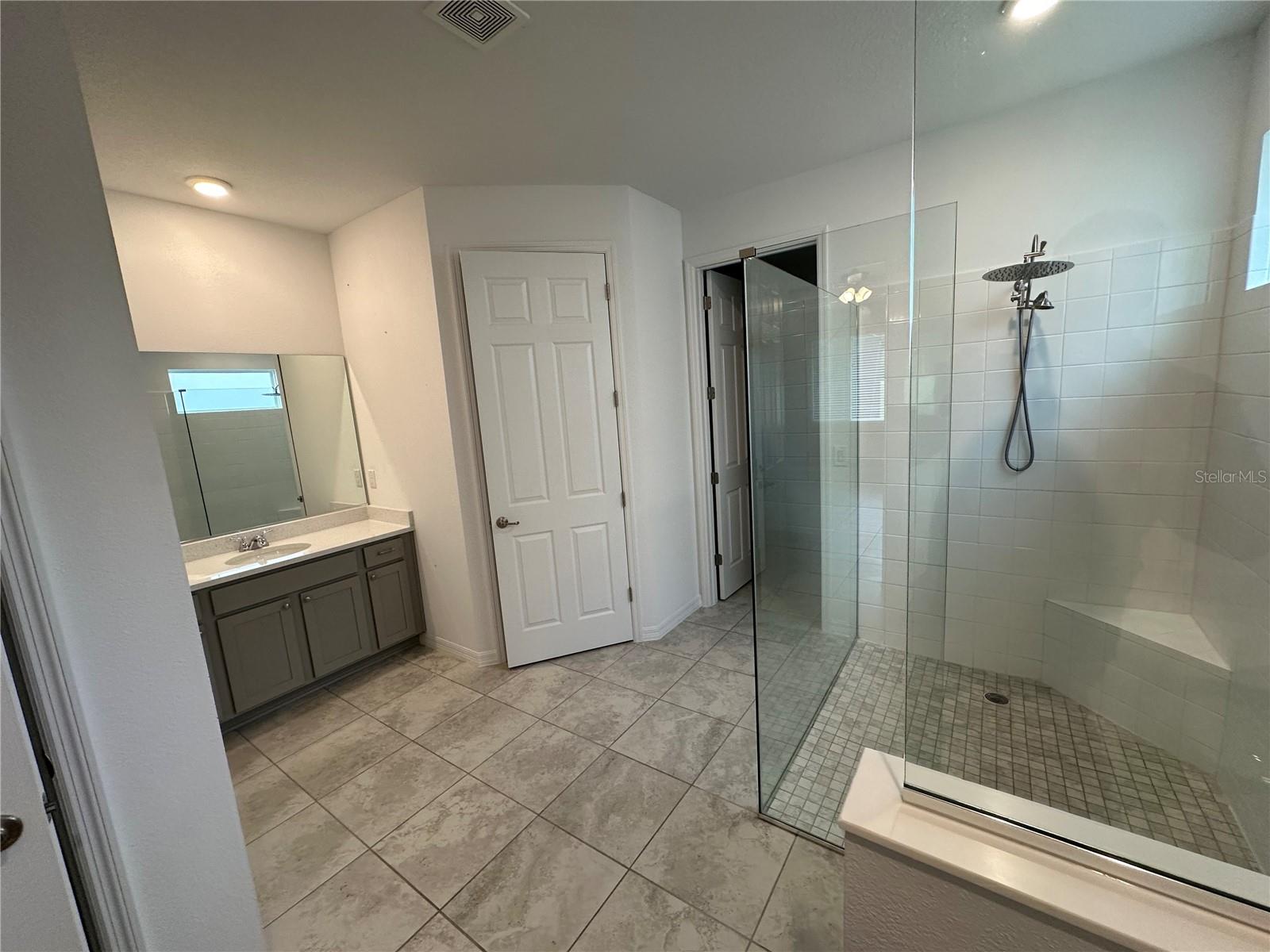 CALESA TOWNSHIP ROAN HILLS PH - Residential