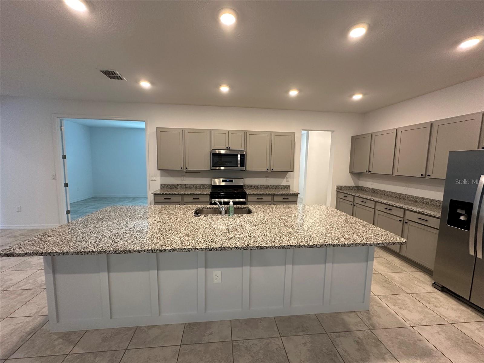 CALESA TOWNSHIP ROAN HILLS PH - Residential