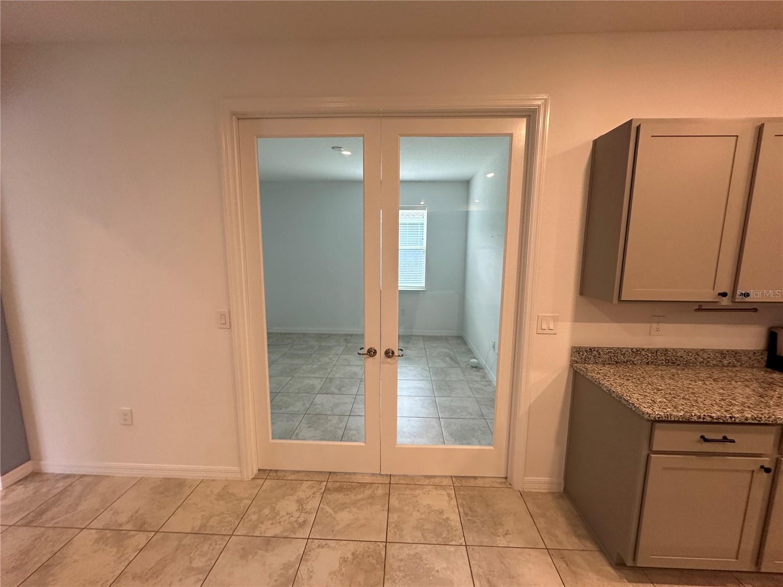 CALESA TOWNSHIP ROAN HILLS PH - Residential