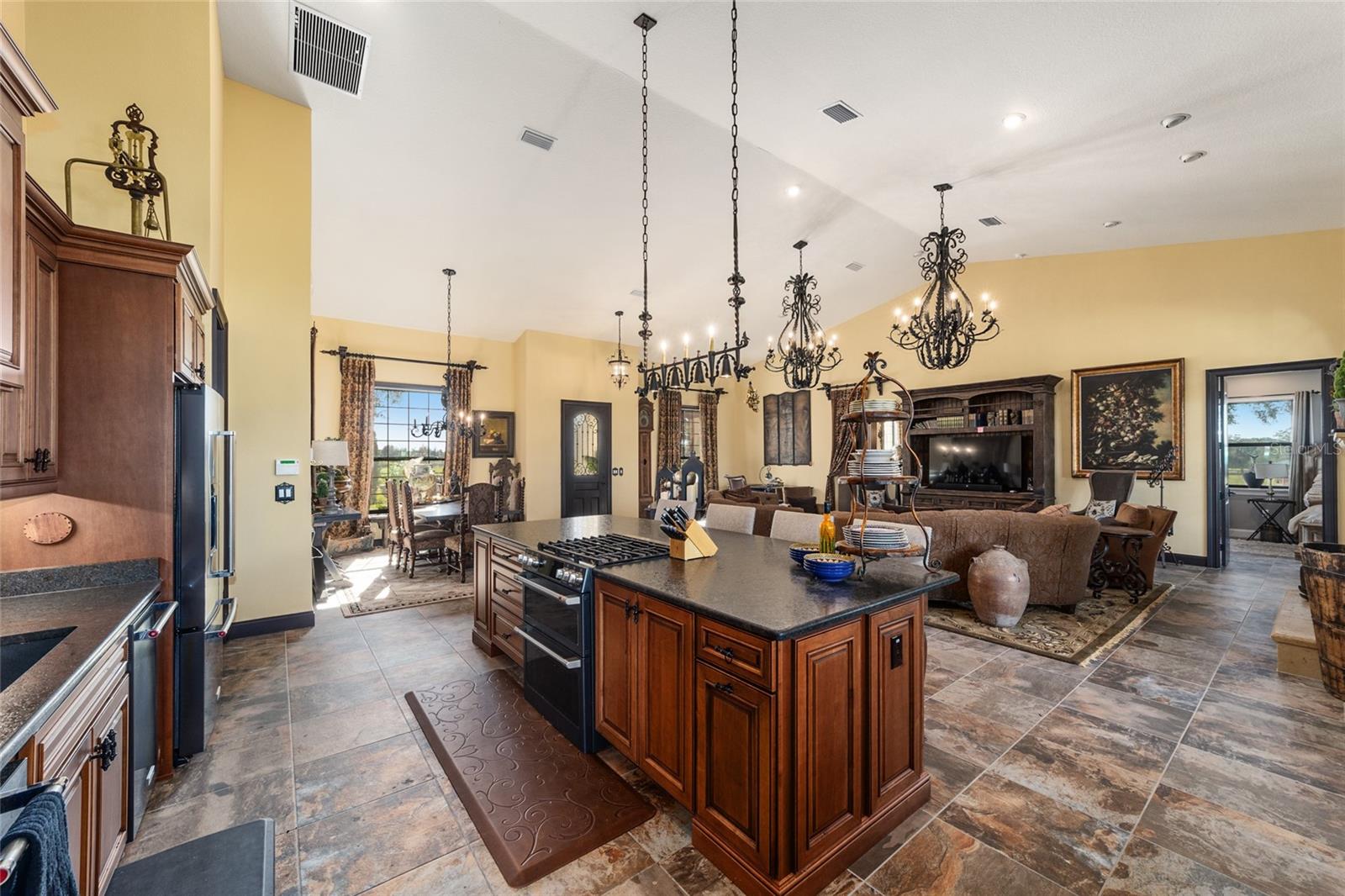 CHEROKEE RIVER RANCH ESTATE - Farm