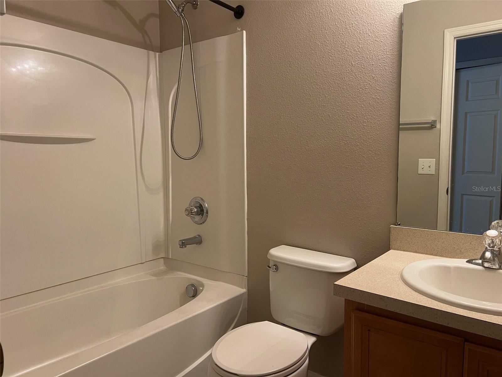 SUNSET POINTE TWNHMS - Residential Lease