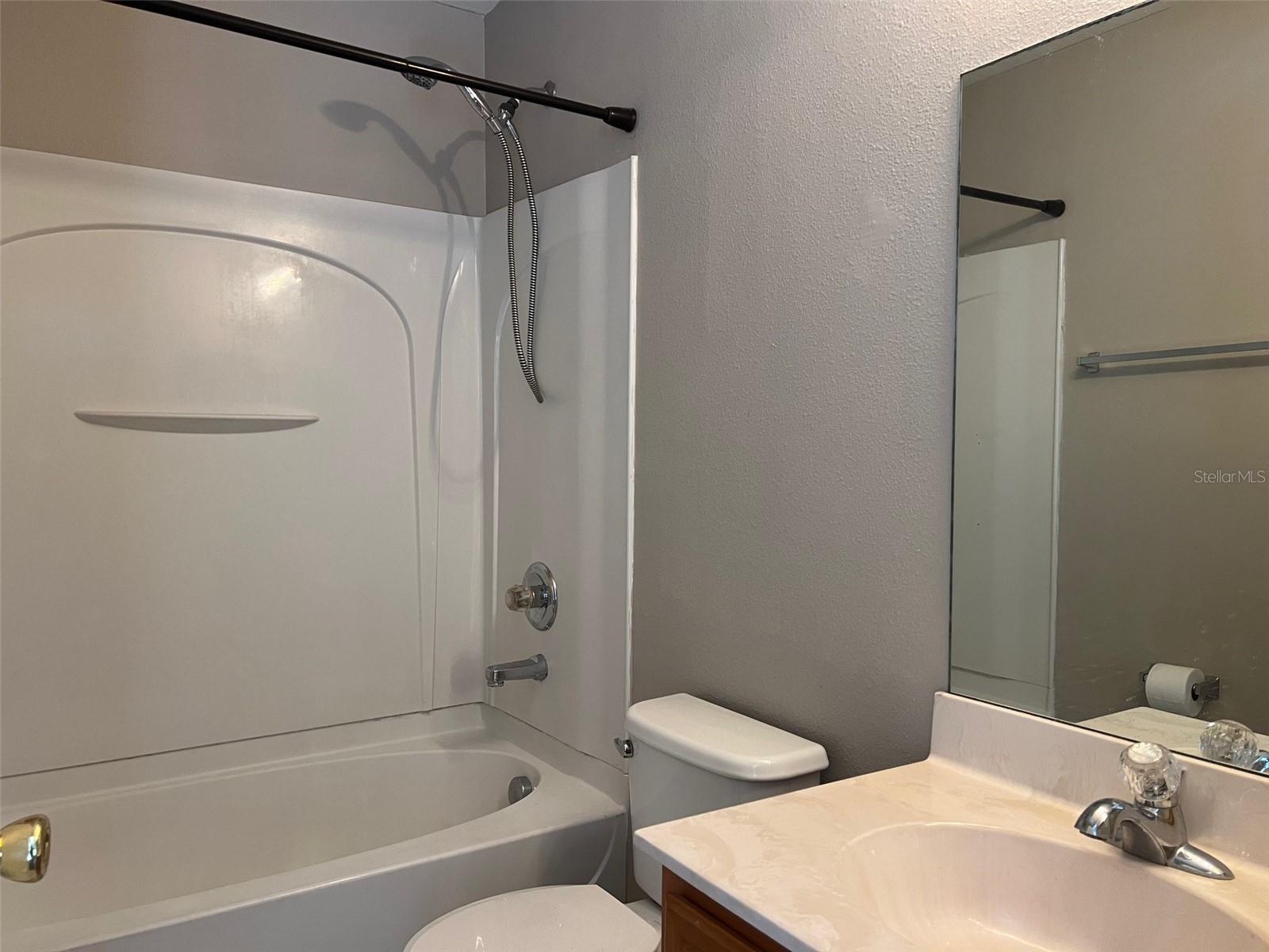 SUNSET POINTE TWNHMS - Residential Lease