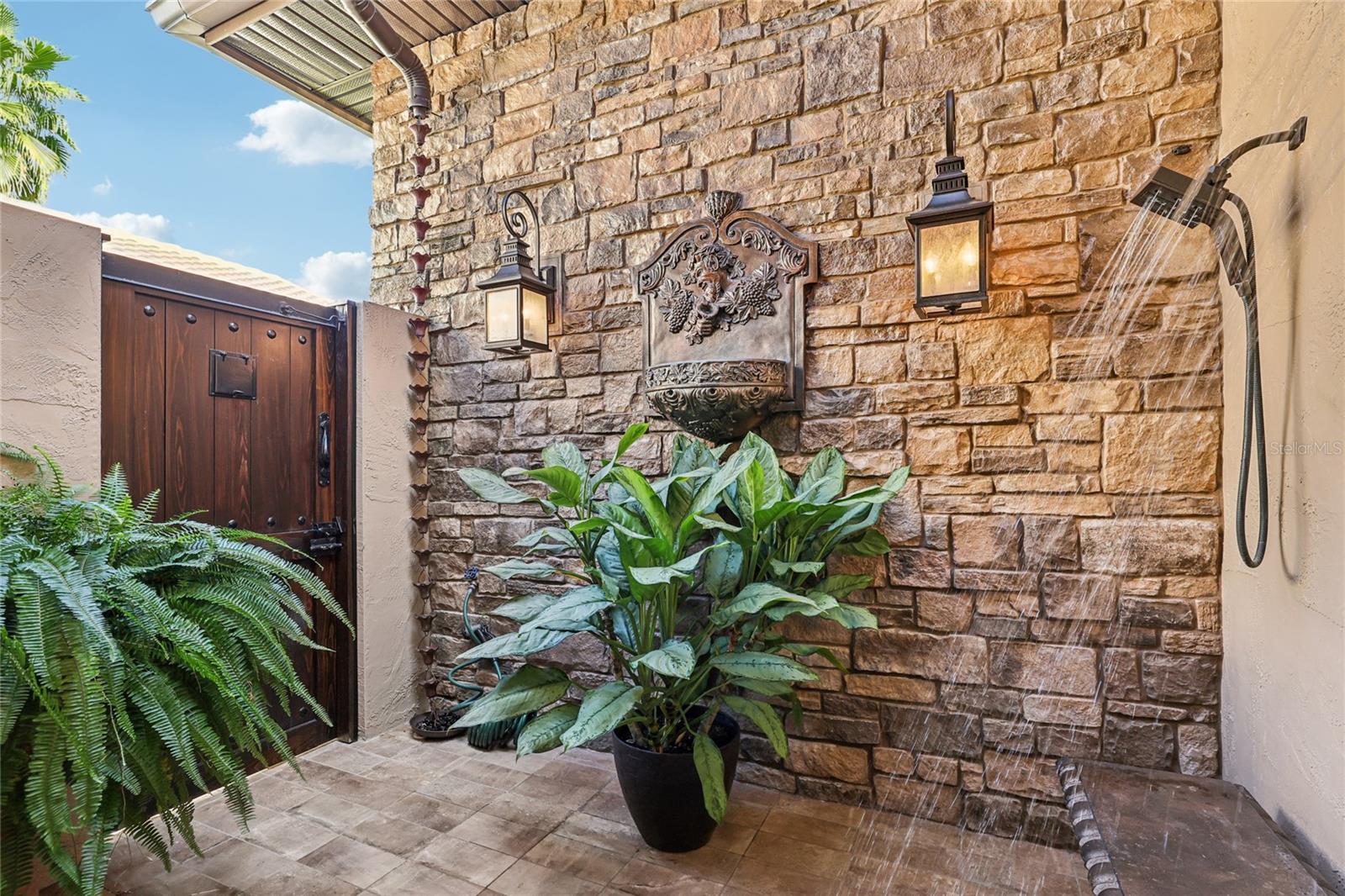 CASA DEL LAGO REP - Residential