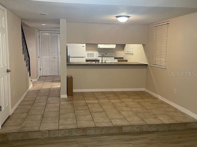 ERROL OAKS CONDO 01 - Residential