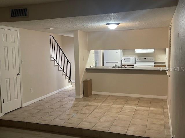 ERROL OAKS CONDO 01 - Residential