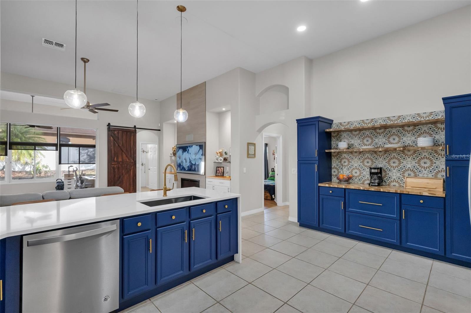 WOODBRIDGE LAKES - Residential