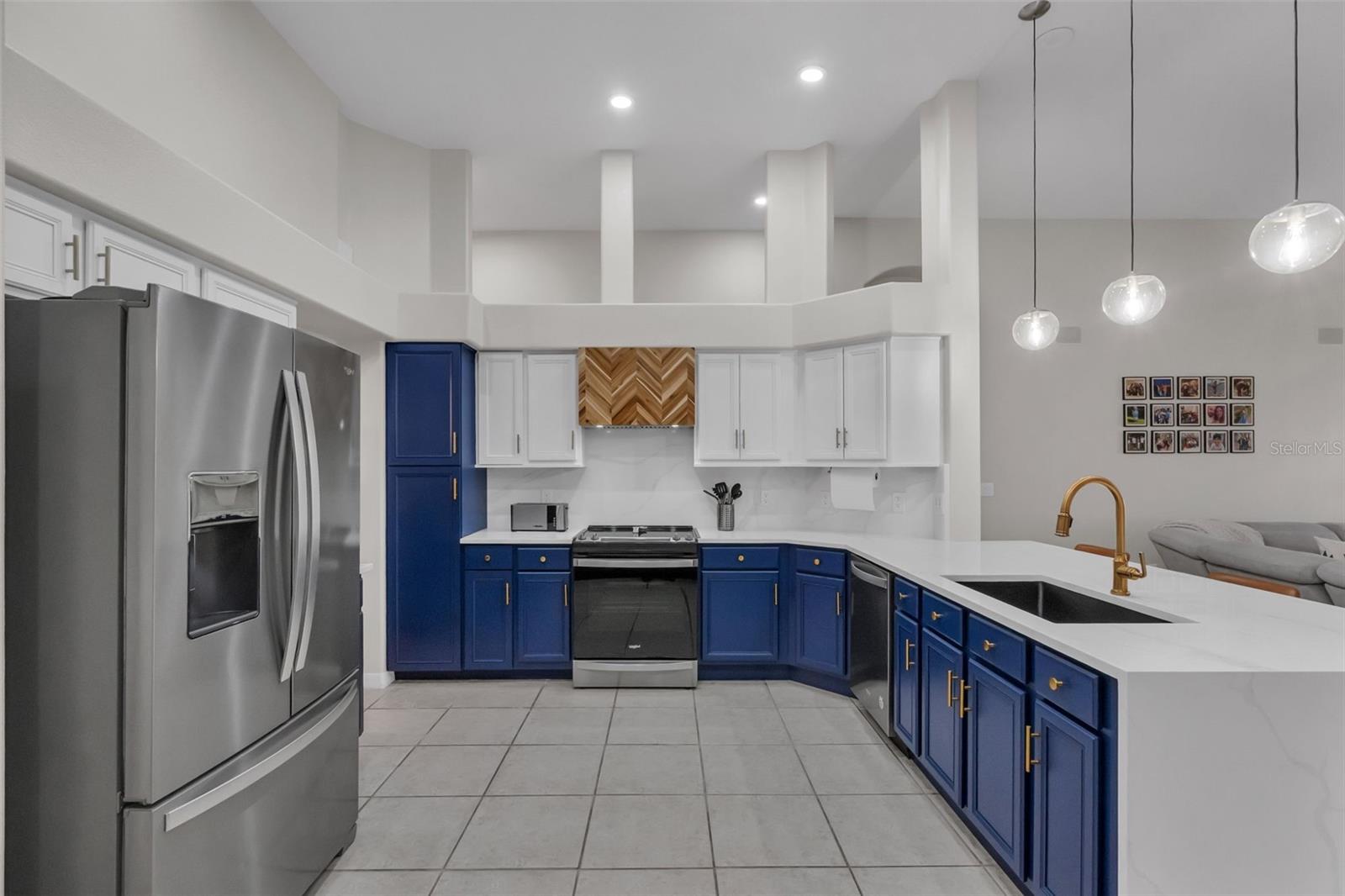 WOODBRIDGE LAKES - Residential