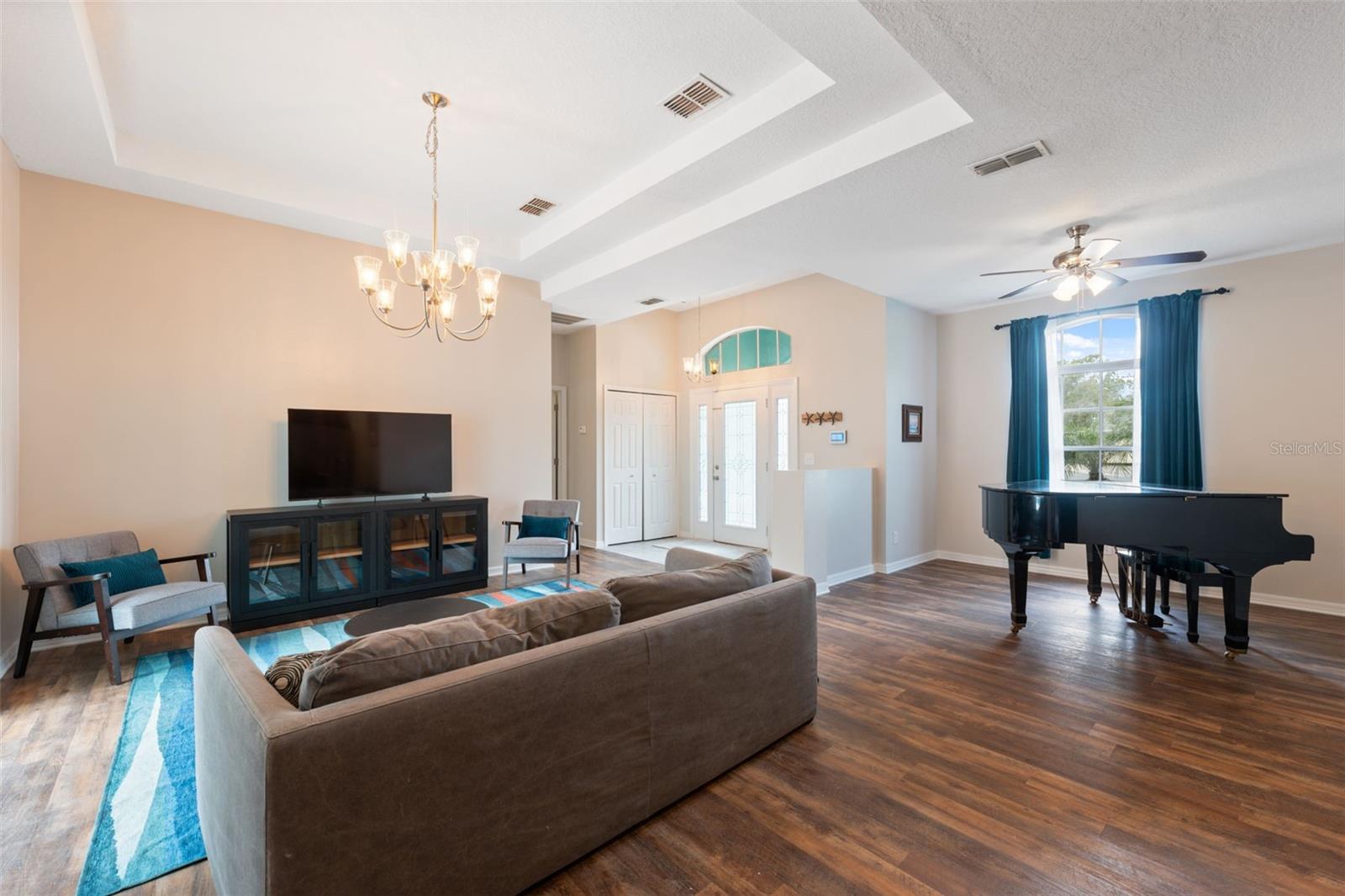ROYAL HIGHLANDS - Residential