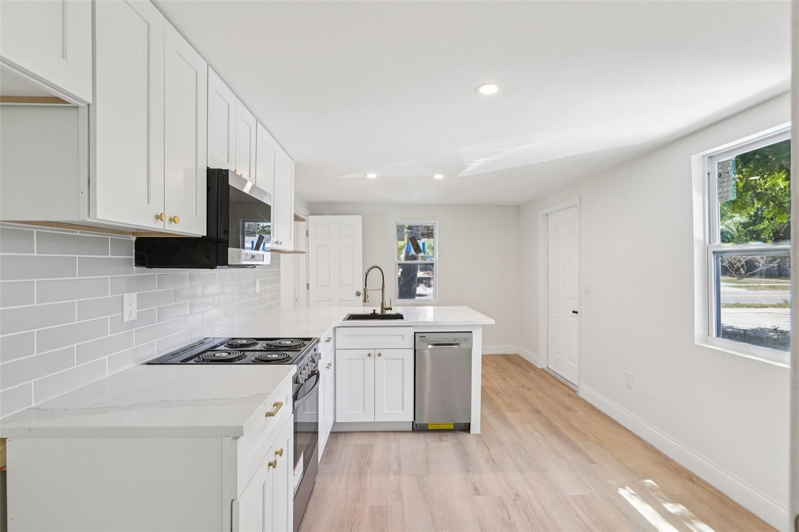 FLORAL VILLA ESTATES - Residential