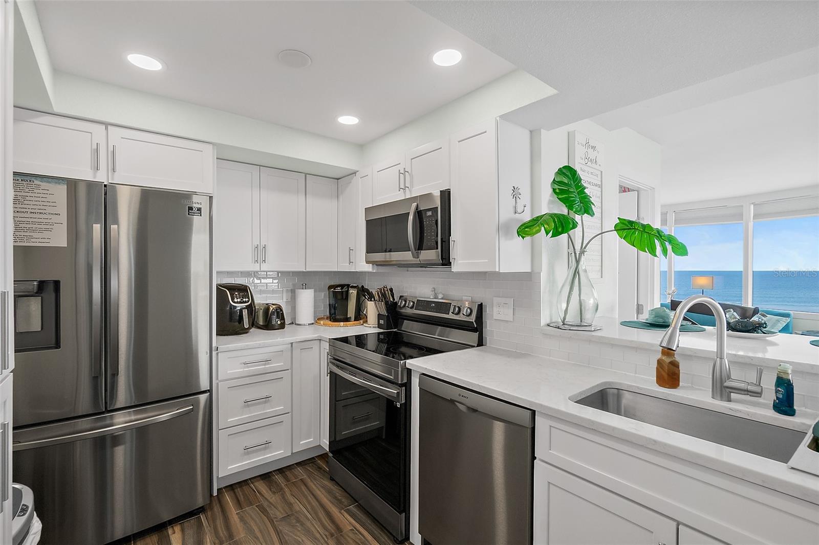 PECK PLAZA - Residential