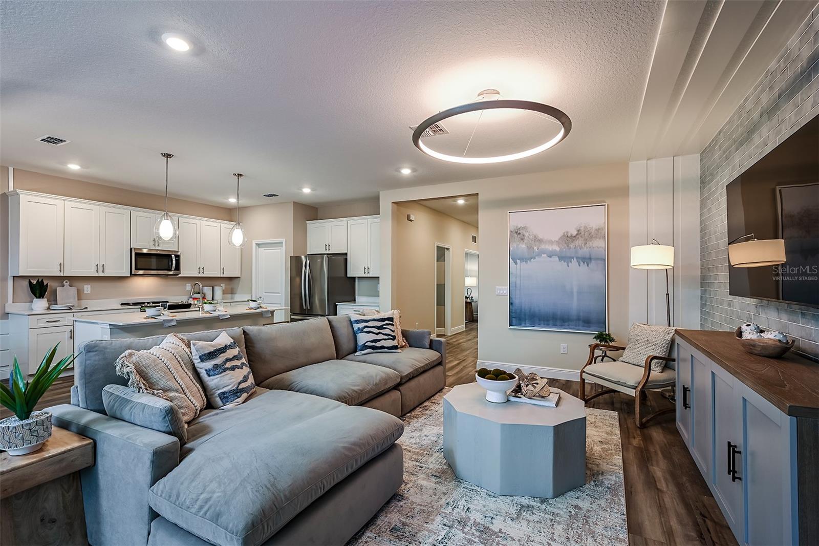 PASADENA WOODS - Residential