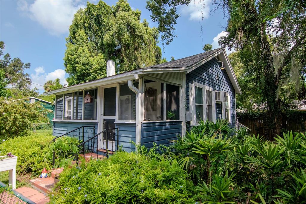 Photo of 128 N Montclair Avenue, Brandon, FL 33510 (MLS # TB8420438)