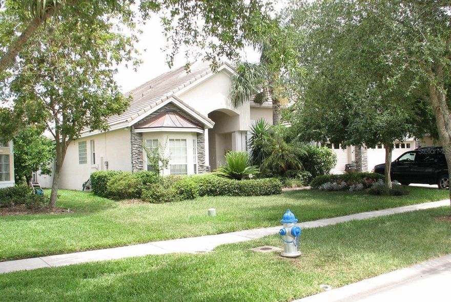 4 BR 3 BA, POOL, SPA, SINGLE STORY, TILE ROOF HOME IN 24 HOUR GATED & GUARDED COMMUNITY - PHILLIPS LANDING. Community BOAT DOCK & PARK, Large Playground, Tennis & Basketball Court in Heritage Bay sub division. Police patrol at times. Close to "RESTAURANT ROW", Schools, Doctors Offices, Hospital, Library & Bookstore. 25 min. to International Airport, Disney World, EPCOT, 5-10 min. to Malls, Universal & Sea World. The best of everything. Dr. Phillips area. Room Sizes are approximate.