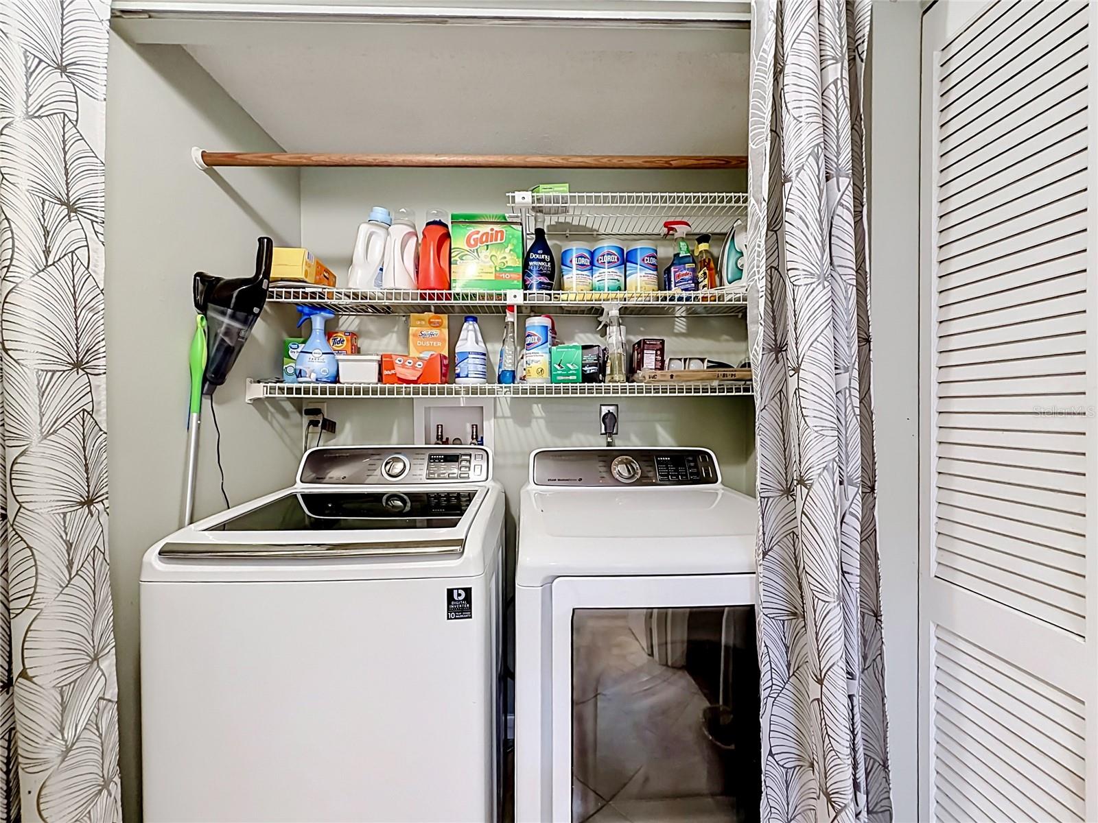 RUSTLEWOOD AT COUNTRYSIDE CONDO - Residential