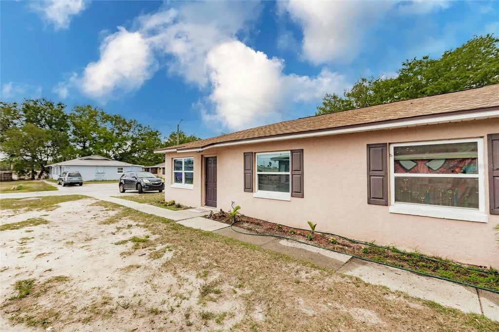 Photo of 1702 Birchwood Circle, Leesburg, FL 34748 (MLS # TB8504077)
