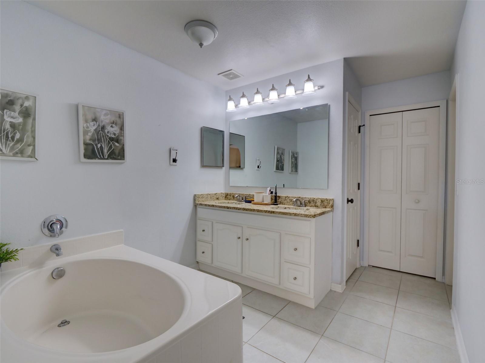 MALLORY SQUARE PH 01 - Residential