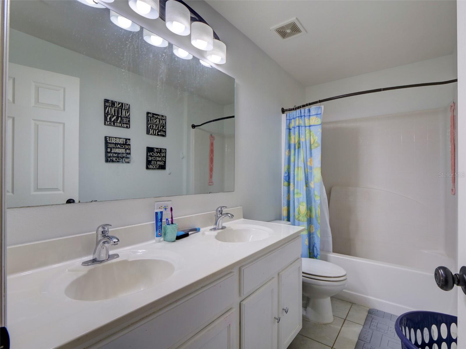 MALLORY SQUARE PH 01 - Residential