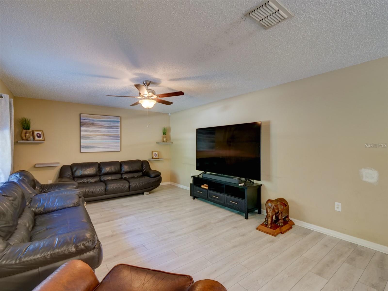 MALLORY SQUARE PH 01 - Residential