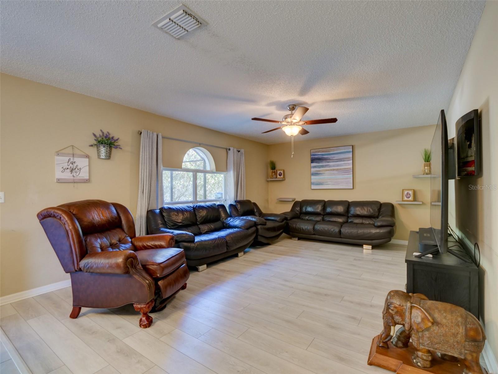 MALLORY SQUARE PH 01 - Residential