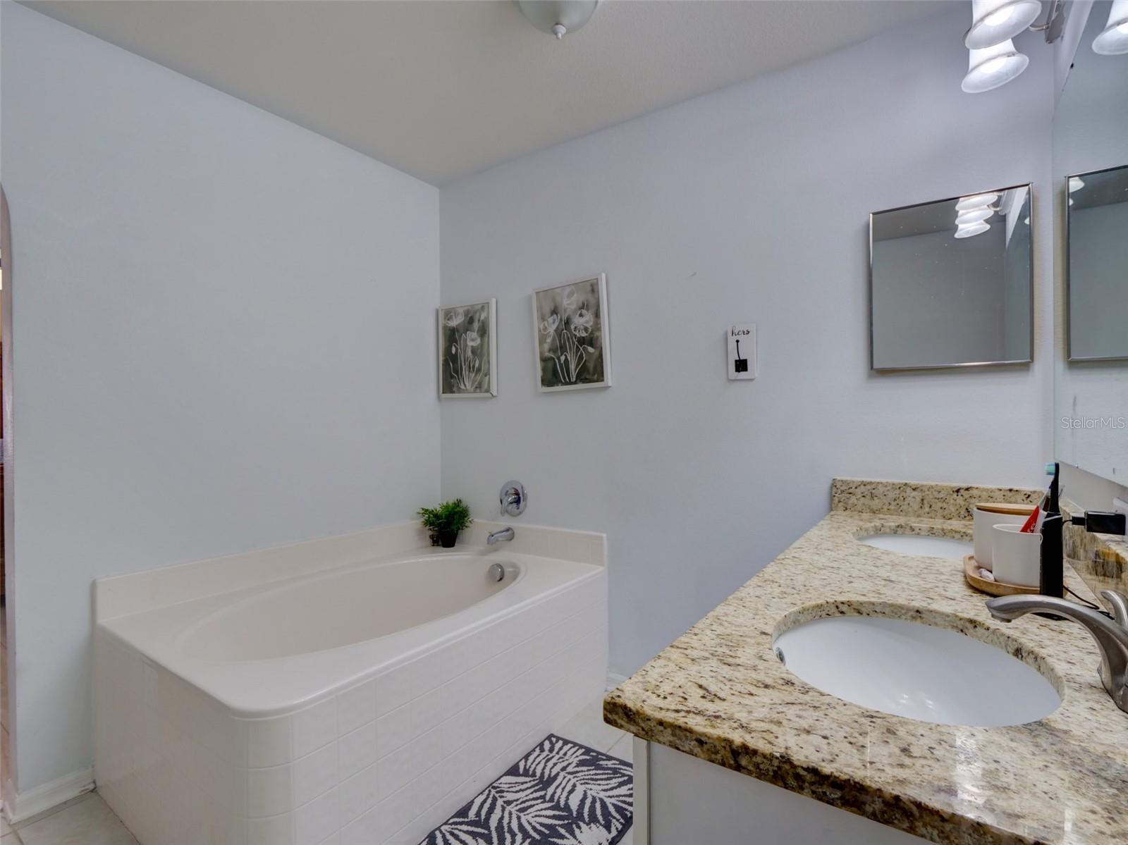 MALLORY SQUARE PH 01 - Residential