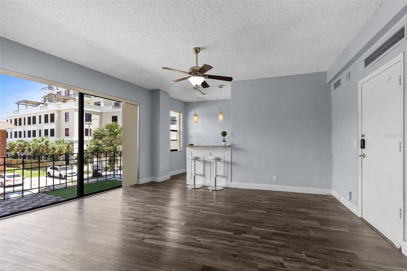 BAYSHORE ROYAL CONDO - Residential