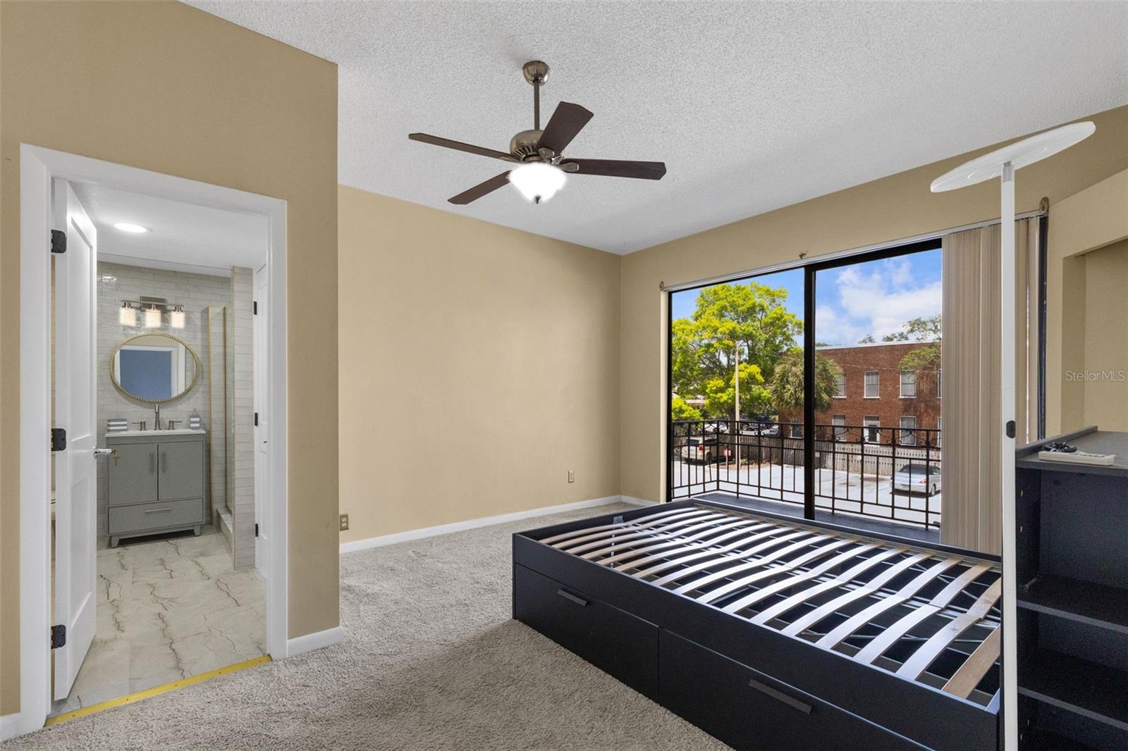 BAYSHORE ROYAL CONDO - Residential