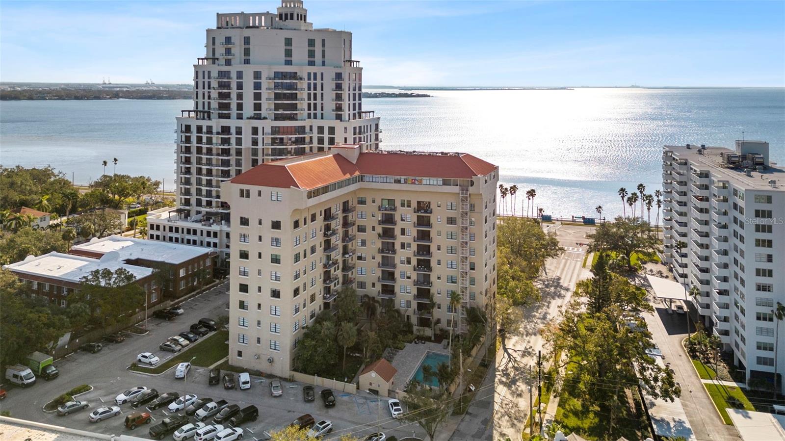 BAYSHORE ROYAL CONDO - Residential