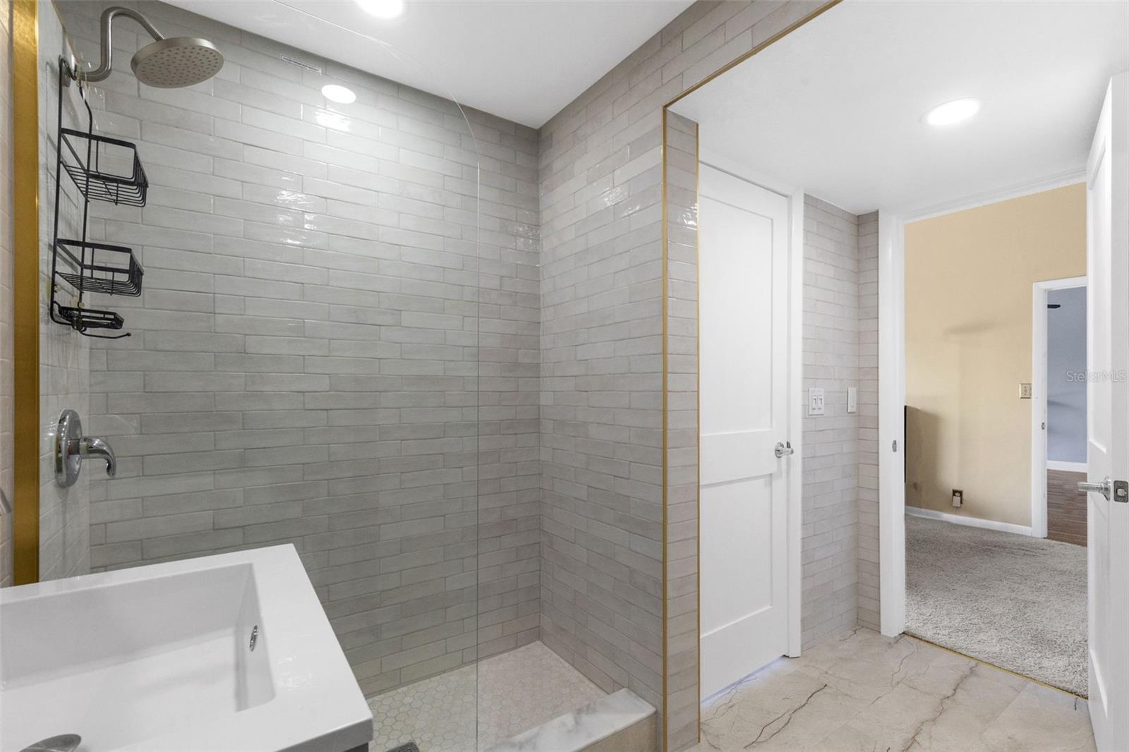 BAYSHORE ROYAL CONDO - Residential
